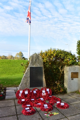 Wadebridge Remembrance Day 2016 memorial Egloshayle Park 3.JPG